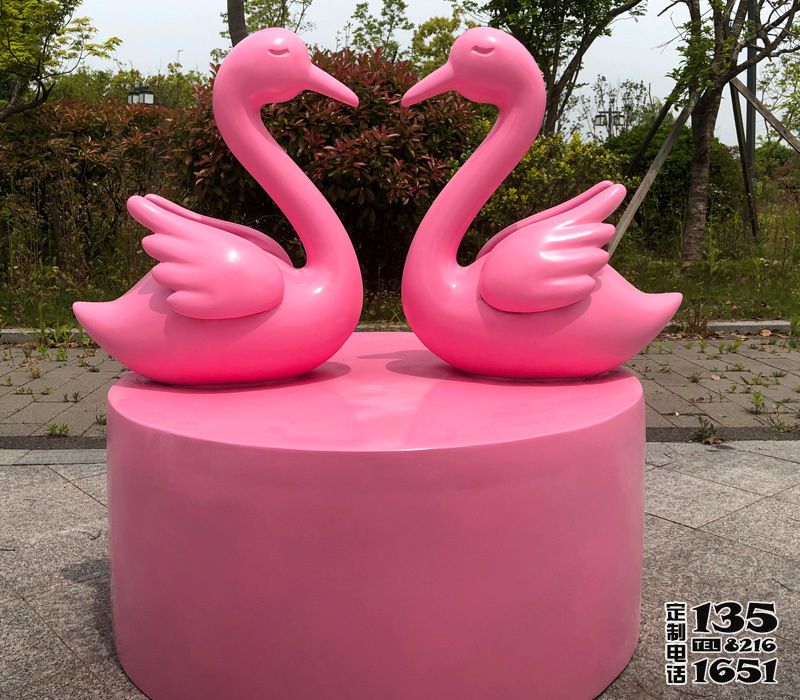 公園玻璃鋼卡通創(chuàng)意粉色天鵝雕塑戶(hù)外園美陳裝飾品擺件